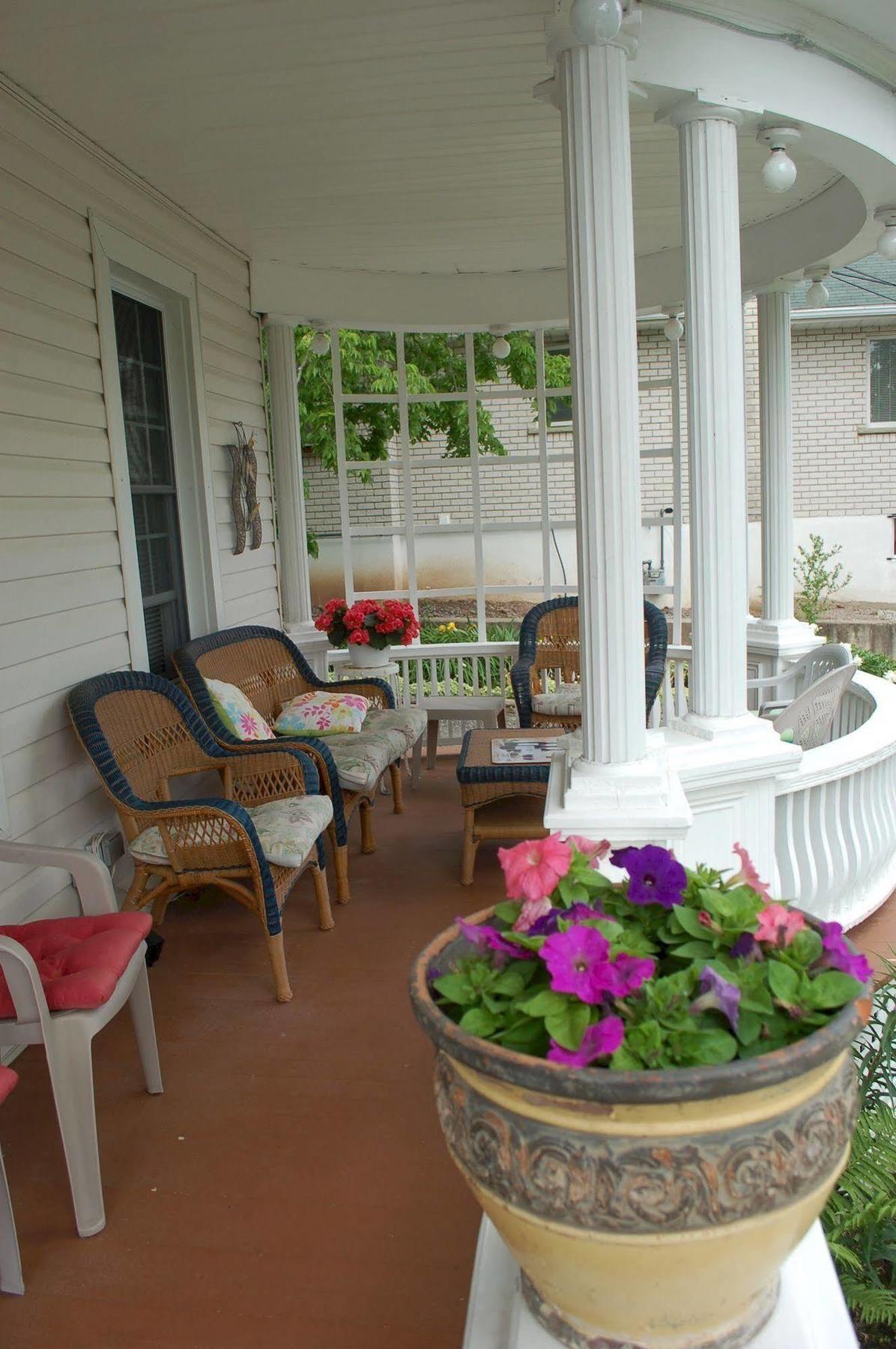 Accommodations Niagara Bed & Breakfast Apartment